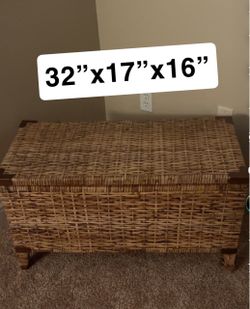 Wicker Storage Trunk with Lid