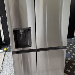 Refrigerator 