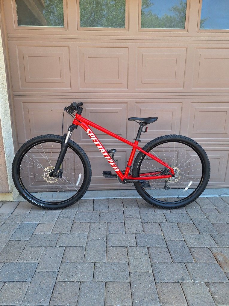SPECIALIZED ROCKHOPPER SPORT 29 ER MOUNTAIN BIKE LIKE NEW ( CHECK MY OTHER BIKES)