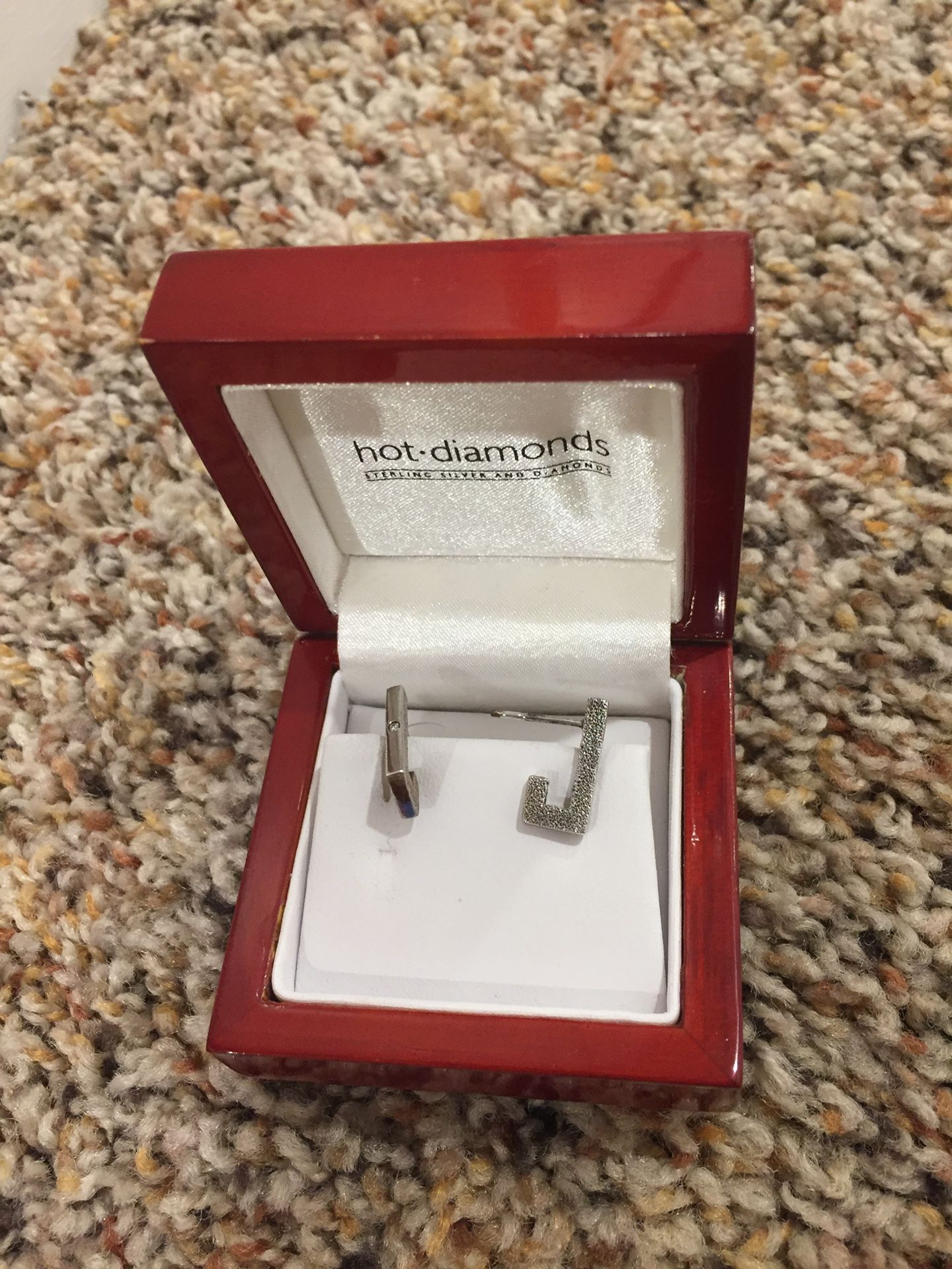 Hot Diamond“J” earrings