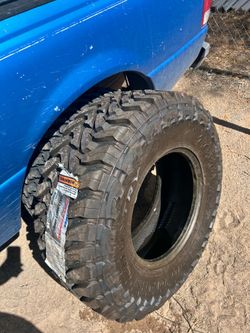 35x12.50R17 Toyo Open country MT