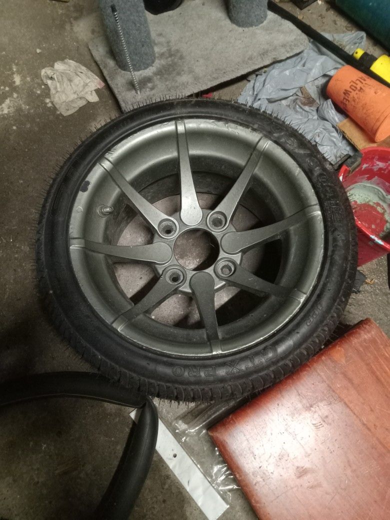 Scooter backwheel brand new.