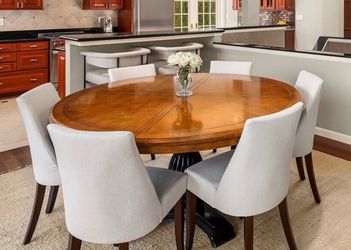 Dining Room Table with Leaf and 8 Chairs