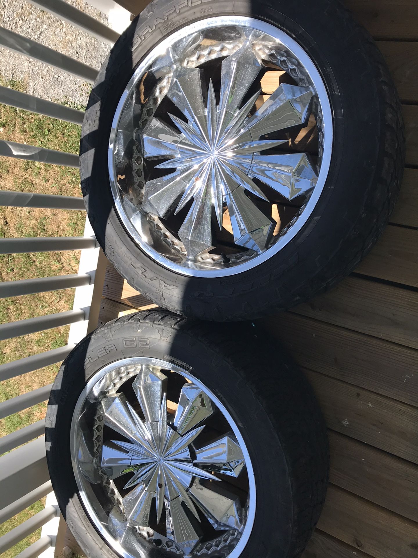 22 inch ferreti rims with 285/50/22 nitto terra grappler tires