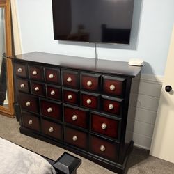 Large 8 Drawer Dresser