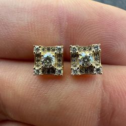 *MUST READ DESCRIPTION FIRST* Solid 10kt Yellow Gold Diamond Kite Studs (6.5mm)