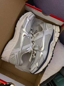 Chrome Vomero 5 size: 7.5wmns/6men