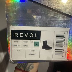 Women’s black boots 