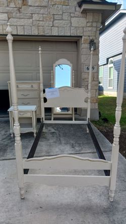 Child's bedroom set