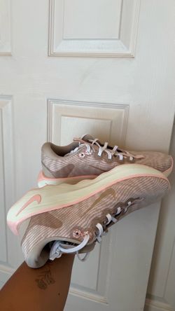 Nike Low-Top Sneakers Tan and Pink