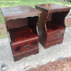 🥰✨Pair of Antique Vintage Solid Wood Night Stands✨🥰