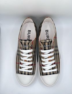 Burbberry kicks