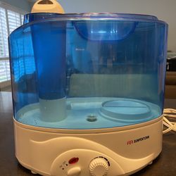 Ultrasonic Humidifier Sunpentown SU-2000 2 gallon water tank Features an adjustable mist intensity Control knob. Boil Dry Protection and Water Refill 