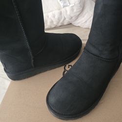 Black Classic Short Uggs