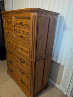 Beautiful, Clean Thomasville Vintage Dresser