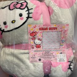 HELLO KITTY VALENTINES XOXO QUEEN BLANKET