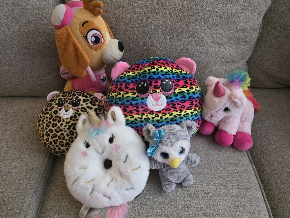 Plushie/Stuffies