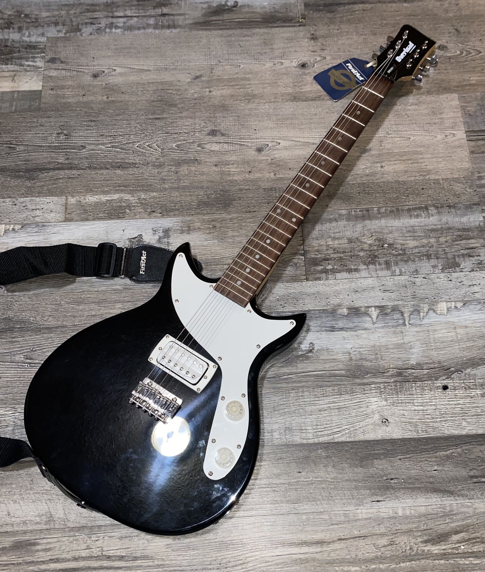 First Act me-415 Black Guitar w/ carrying bag