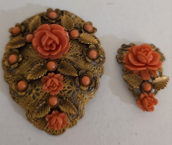 Vintage Celluloid Fliwer Filigree Dress Clup with Matching Pendant