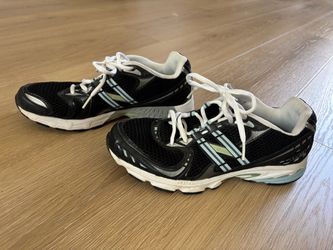 Women’s new balance sneakers