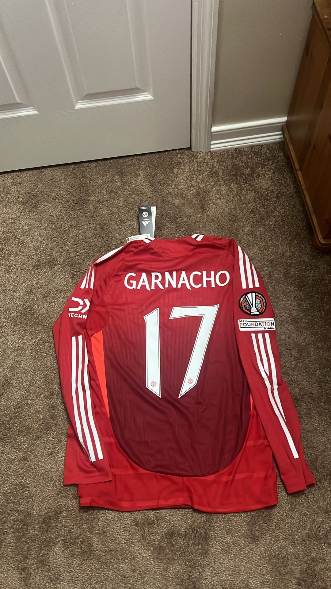 garnacho long sleeve size L