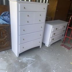 White 5 Drawer Dresser On Metal Runners  H. 55. X L.   35.  