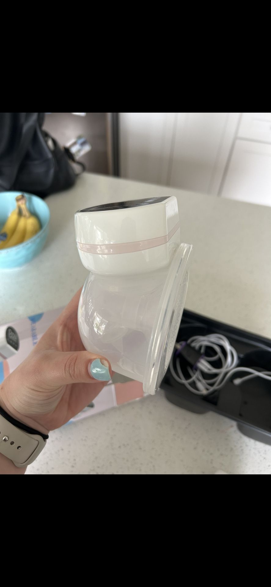 Kidzio Hands Free Breastfeeding Breast Pump Works like mom Cozy