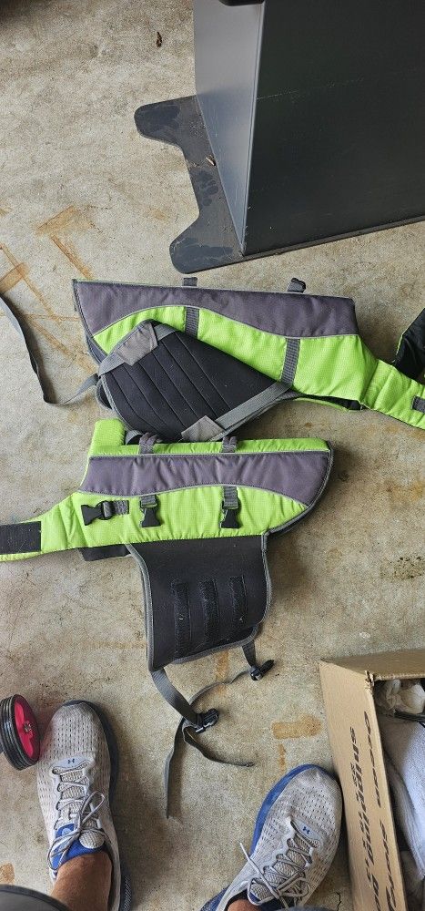 Dog Life Vests Size Medium And Large