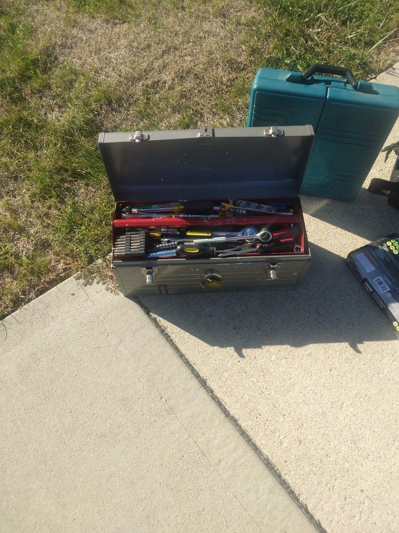 Craftsman https://offerup.com/redirect/?o=TWlzYy50b29scw== And Ratches Sockets