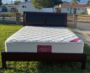 Beutiful Queen bed with good mattress