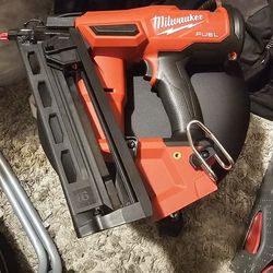 Milwaukee M18 NAILER 