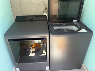 BRAND NEW LG Washer & Gas Dryer Set – Matte Black – 5.5 & 7.3 Cu. Ft.