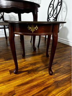 2stylish and clean side tables