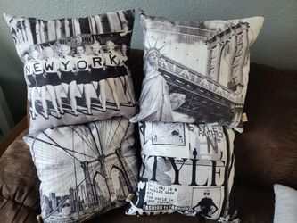 Set Of 4 Pillows New York Theme