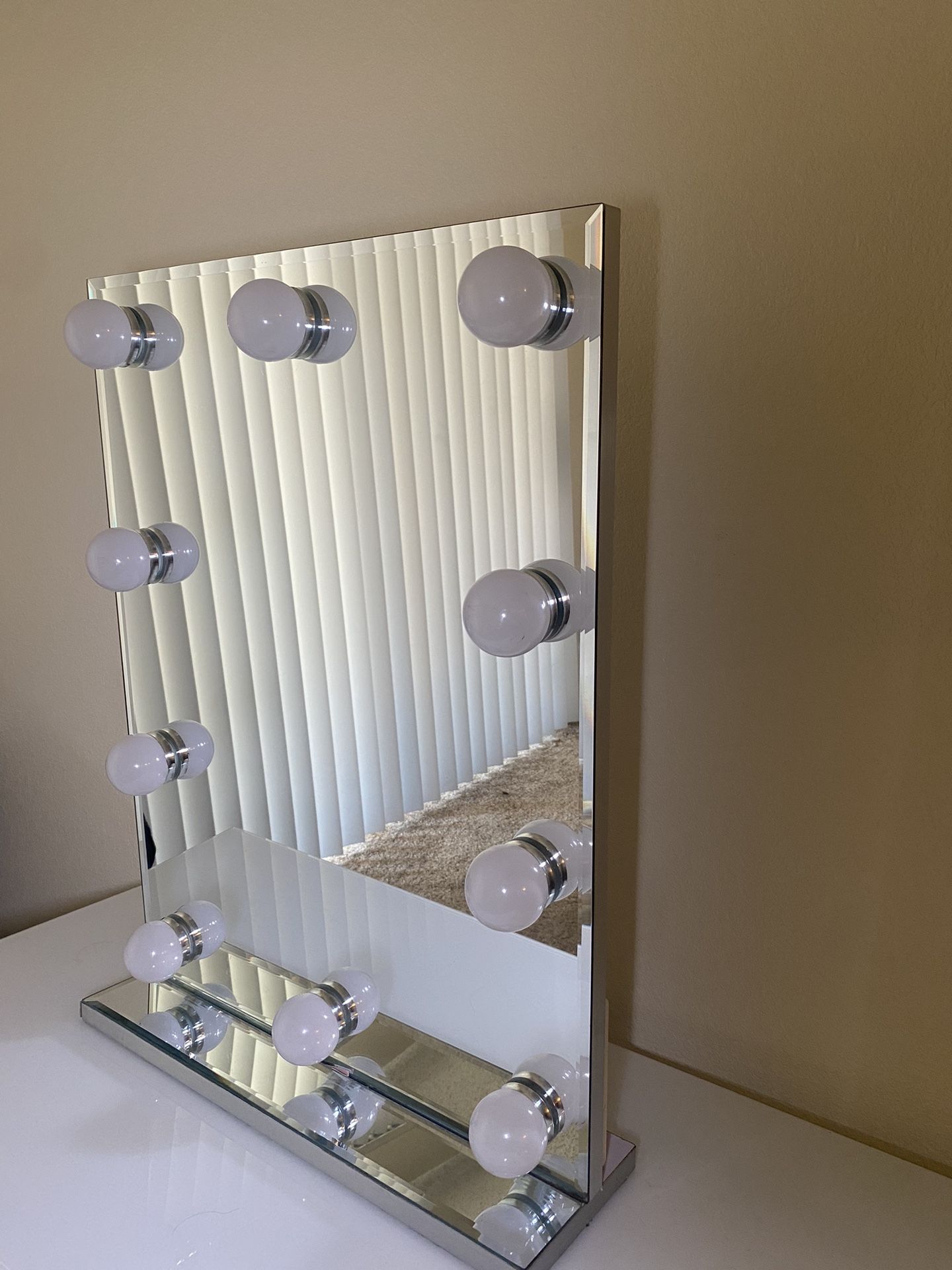 Vanity Mirror With Lights 