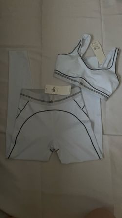 NWT Alo Yoga White Matching Set Size S | Sports Bra & Leggings