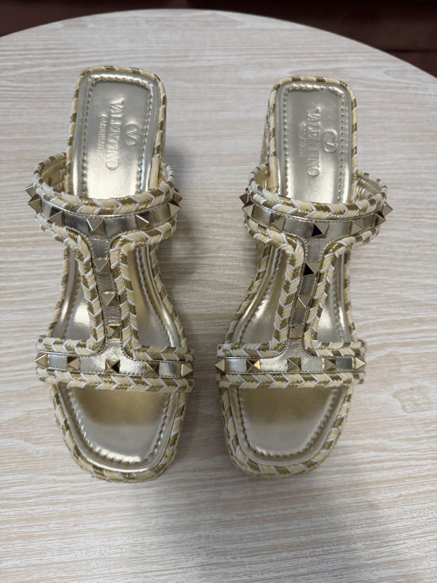 Valentino Garavani - Rockstud Wedges in Laminated Leather, Size 8