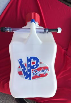 VP 5 gallon gas or water jug brand new never used 45$$$ with hose