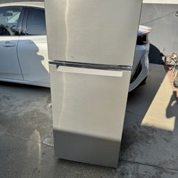 Whirlpool Refrigerator 11.6 Cu. Ft.