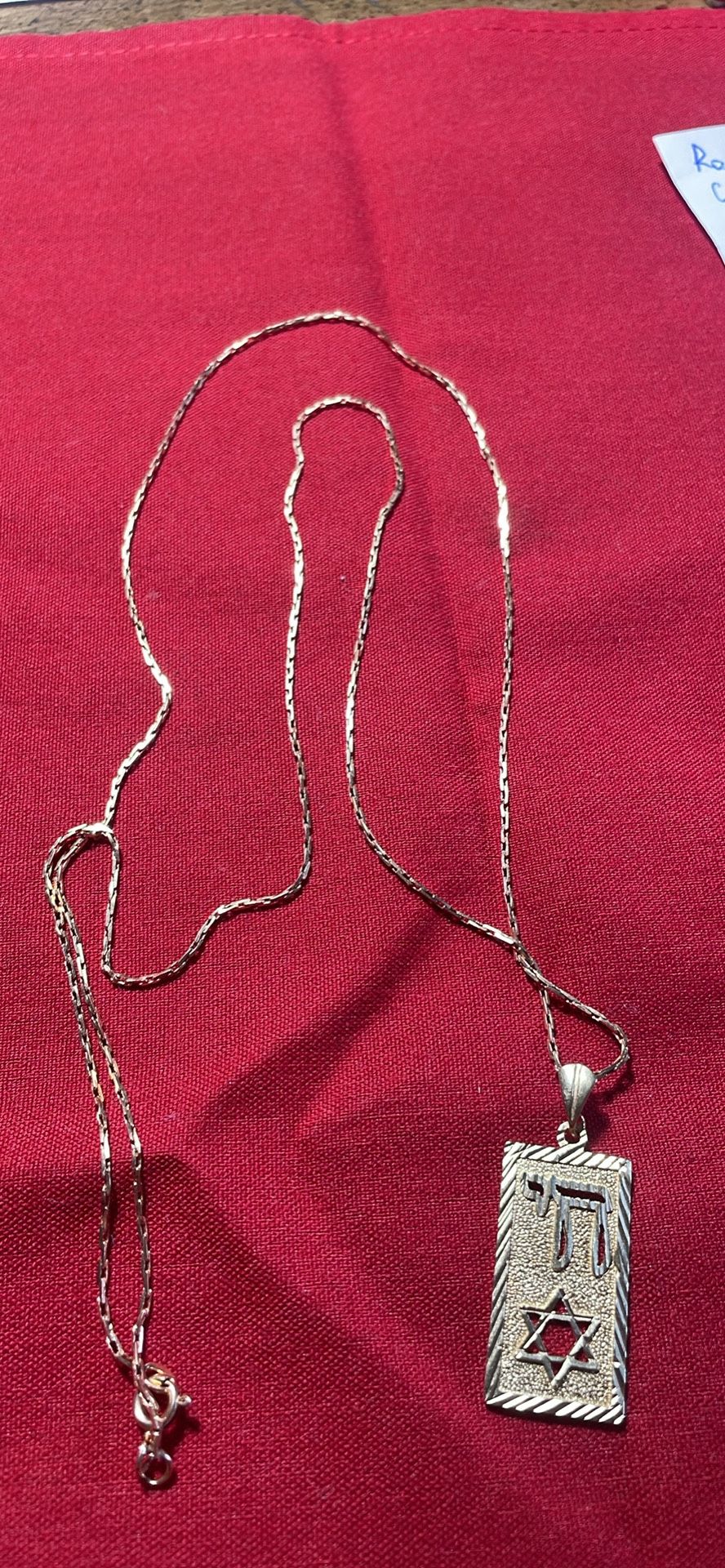 14 K Gold Chaine With Pendant 30 Inches Long