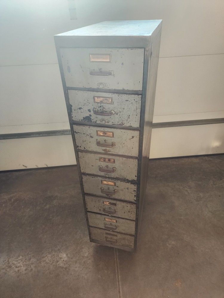 *** VINTAGE FILING CABINET ***