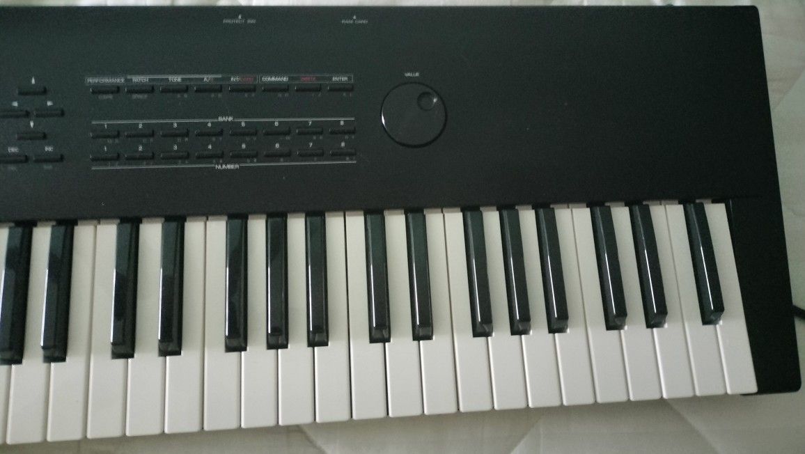 Roland D70 LA Synthesizer