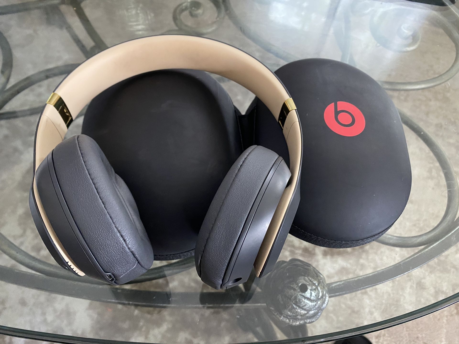 Beats 🎧 Studio 3 wireless headphones