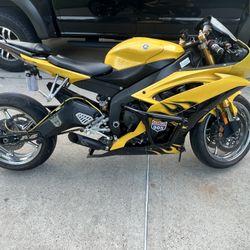 Yamaha R6