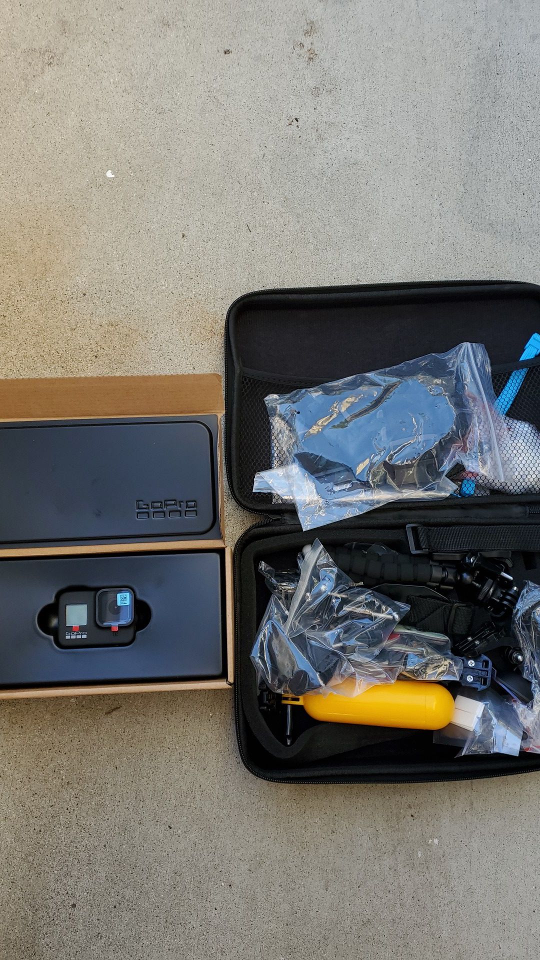GOPRO HERO 8 NEW!!WITH ACCESSORIES