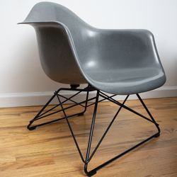 Eames Fiberglass LAR