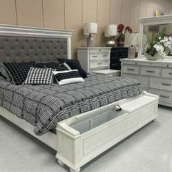 Kanwyn Whitewash Upholstered Panel Bedroom Set
Ashley
$1,499.00