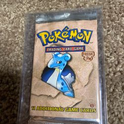 FIRST EDITION POKÉMON FOSSIL BOOSTER PACK- Sealed Never opened EXTREMELY RARE AND EXCELLENT CONDITION