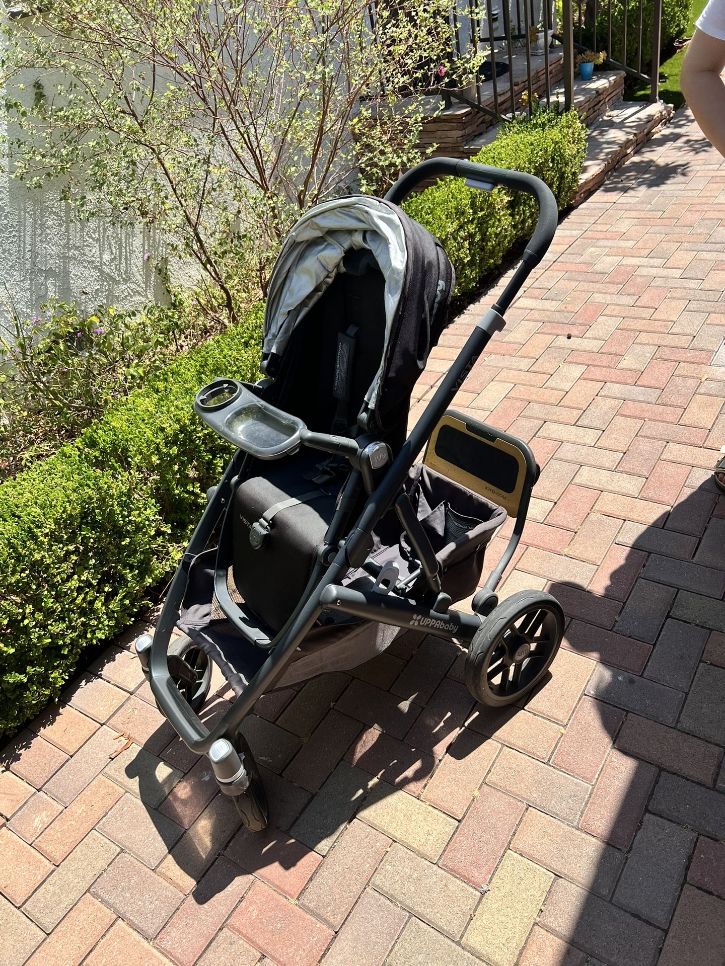 New Frame Uppababy Vista with Bassinet, Bag, Kickboard and tray