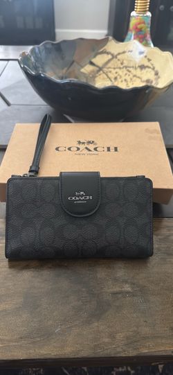 COACH Tech Phone Wristlet Wallet in Black